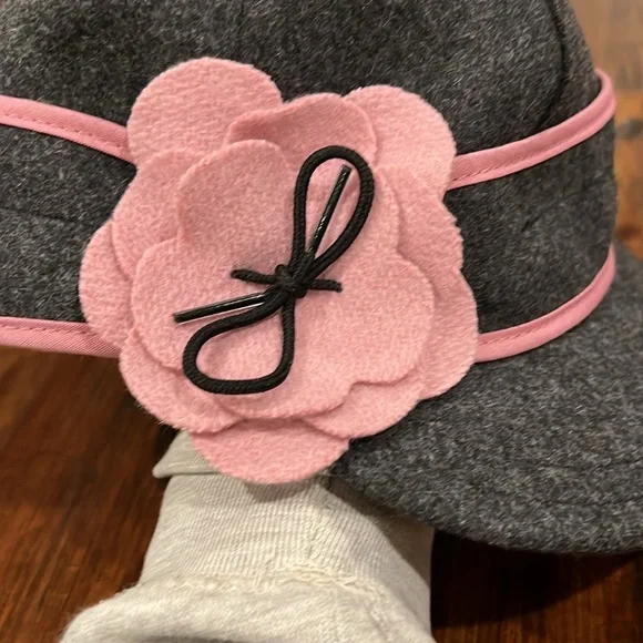EUC! Stormy Kromer Hat. Gray and Pink. SZ 6 7/8 - Picture 3 of 6